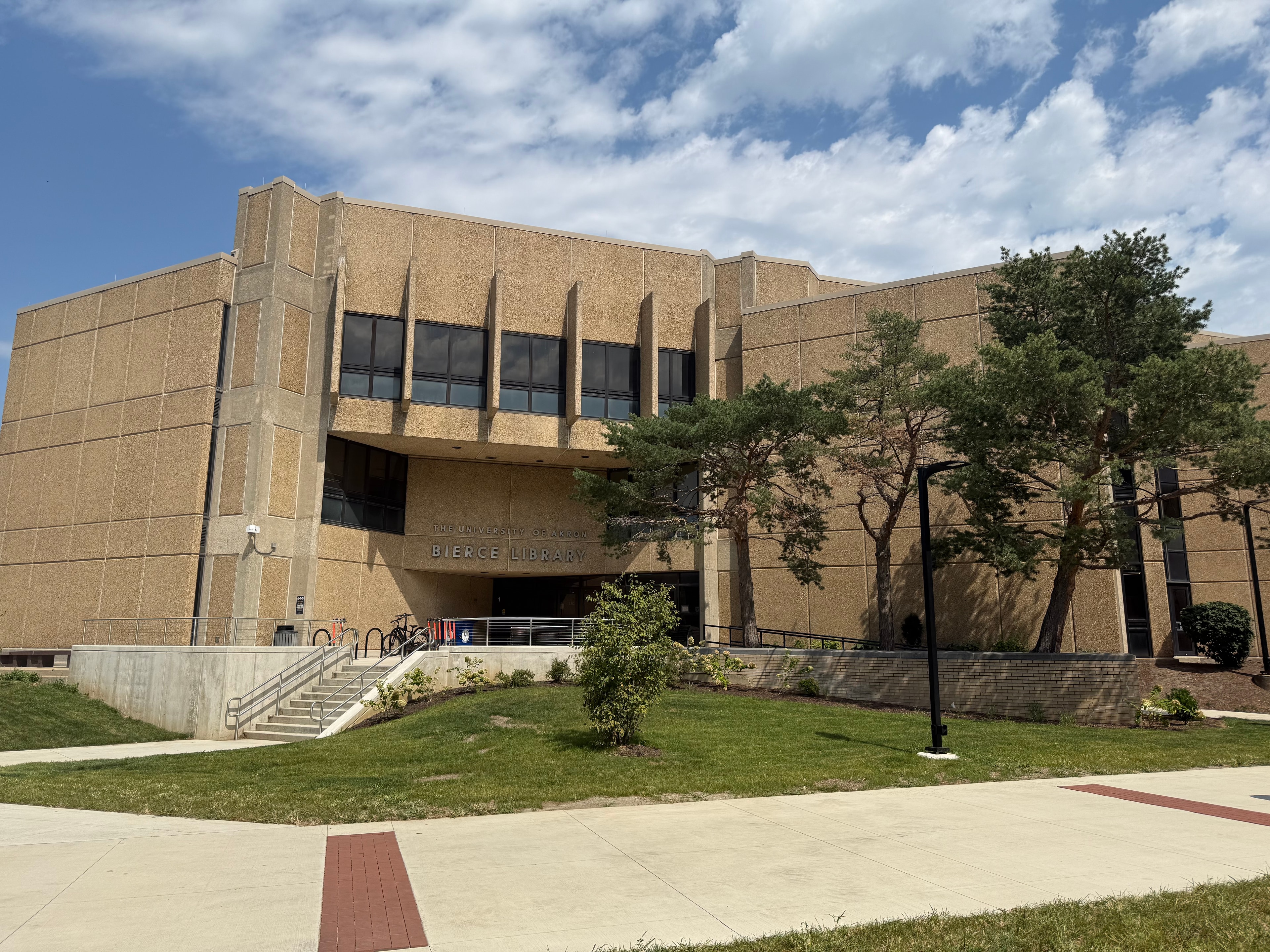 Bierce Library exterior at the University of Akron, alternate view